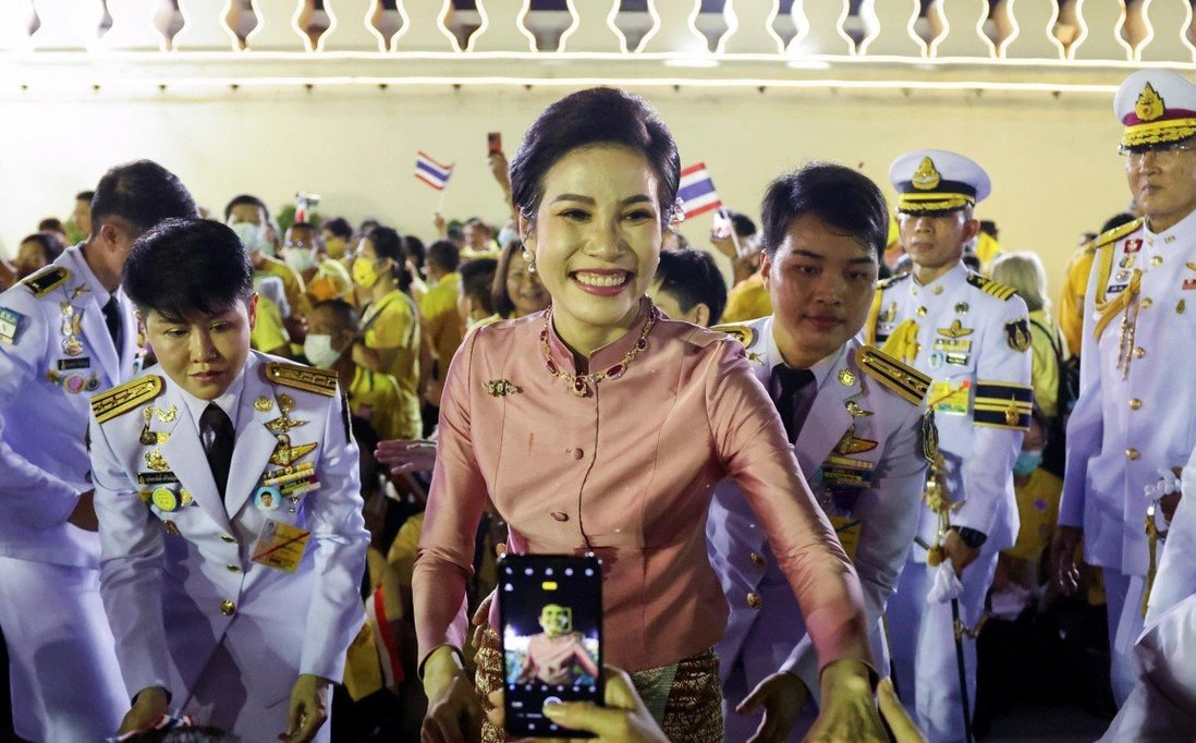 Hoàng quý phi Thái Lan tái xuất: 