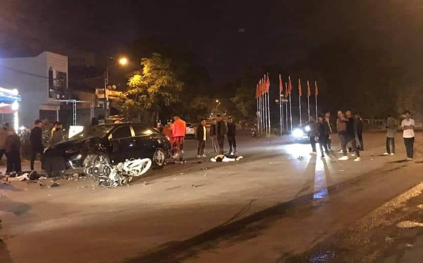 Xe máy va chạm với ô tô: 2 sinh viên tử vong, 1 người bị thương nặng