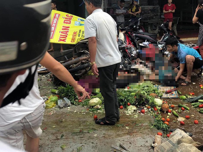 Hiện trường kinh hoàng vụ xe tải lao thẳng vào chợ, nhiều người tử vong ở Đắk Nông - Ảnh 4.