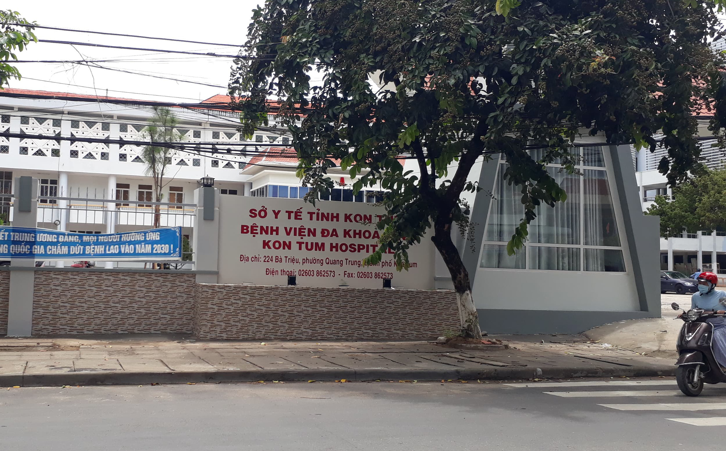 Vợ và người hàng xóm thương vong trong căn nhà khóa trái đang cháy