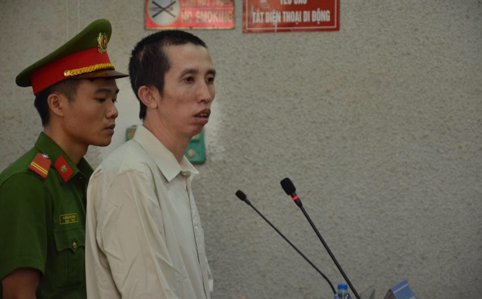 Phúc thẩm vụ nữ sinh giao gà: Bị cáo Bùi Văn Công la hét 