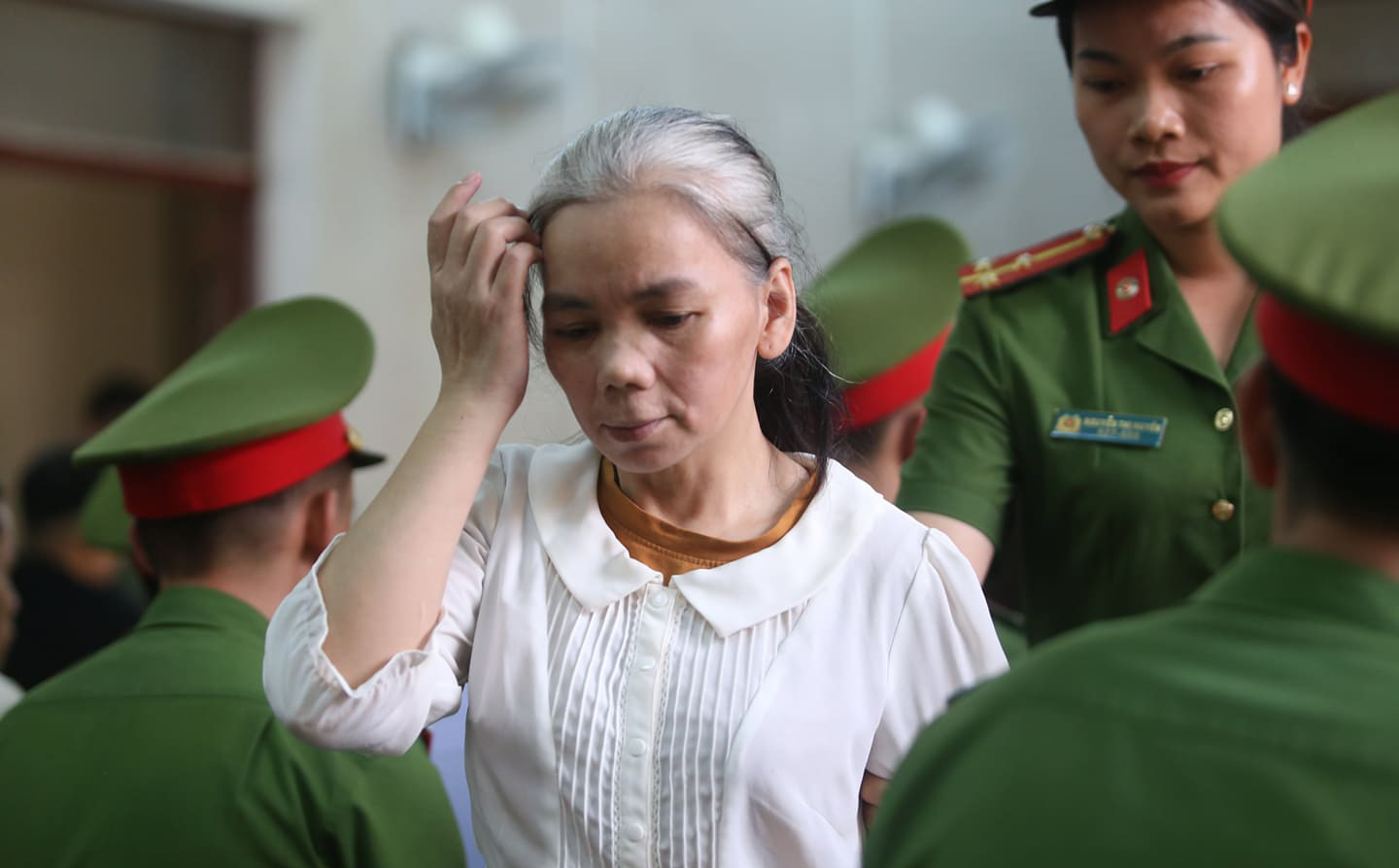 Sự vô cảm của Bùi Thị Kim Thu: Chứng kiến chồng và đồng phạm cưỡng bức nữ sinh giao gà mà không ngăn chặn