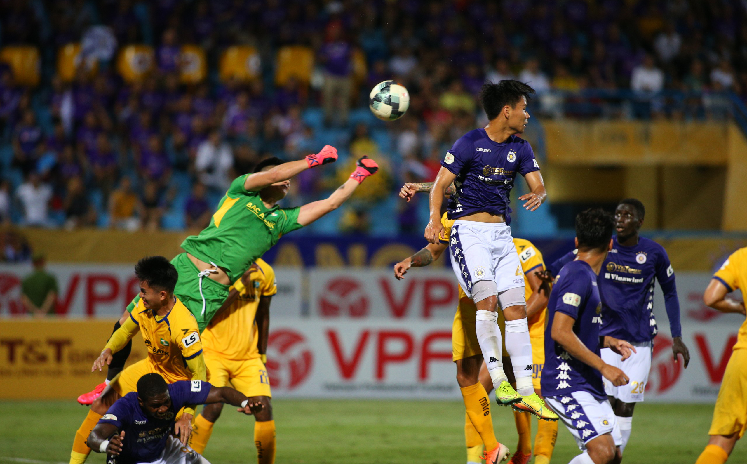 KẾT THÚC Hà Nội 0-1 SLNA: Quang Hải "quẩy" như Messi nhưng không gánh nổi Hà Nội