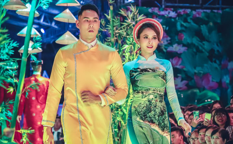 Cầu thủ bóng rổ làm vedette trong show áo dài của NTK Nhật Dũng