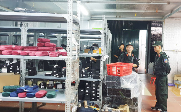 Trần Thành Phú - chủ kho hàng lậu khủng 40 nhân viên chốt đơn vẫn  chưa có mặt để làm việc với cơ quan chức năng