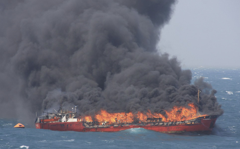 Tàu Iran bốc cháy hàng loạt, chuỗi hỏa hoạn bất thường lại tiếp diễn