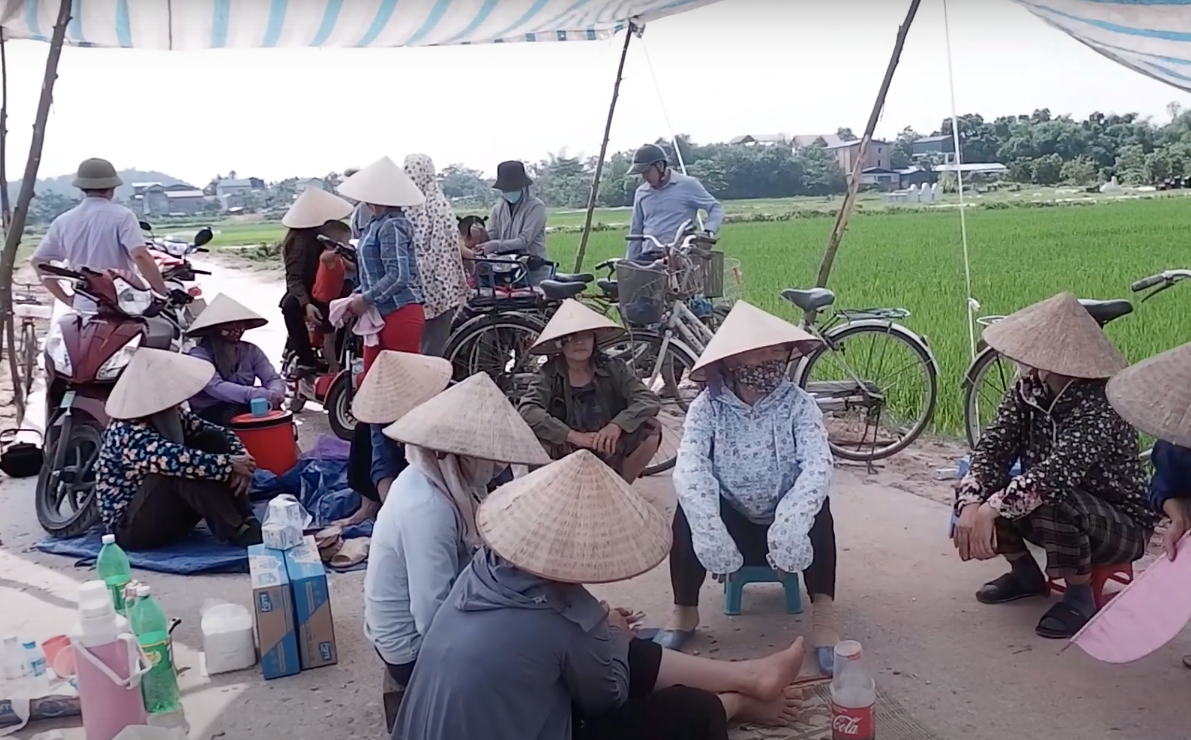 Người dân Nam Sơn, Hồng Kỳ dựng lán không cho xe rác vào khu xử lý vì quá bốc mùi