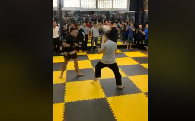 VIDEO: Võ sư Nam Anh Kiệt để thua võ sĩ nghiệp dư Lưu Cường sau khoảng 10 phút giao đấu