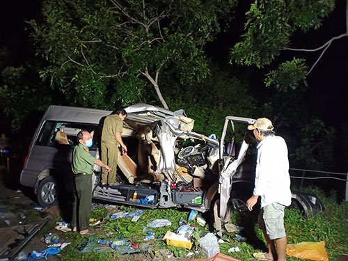 Tai nạn nghiêm trọng làm 8 người tử vong, nhiều người bị thương ở Bình Thuận: Tốc độ 2 xe là bao nhiêu? - Ảnh 4.