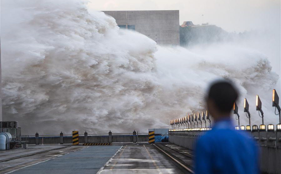Sông Dương Tử lại &quot;dâng trào&quot;: TQ &quot;lo ngay ngáy&quot; về đợt lũ mới, đập Tam Hiệp chịu áp lực lớn