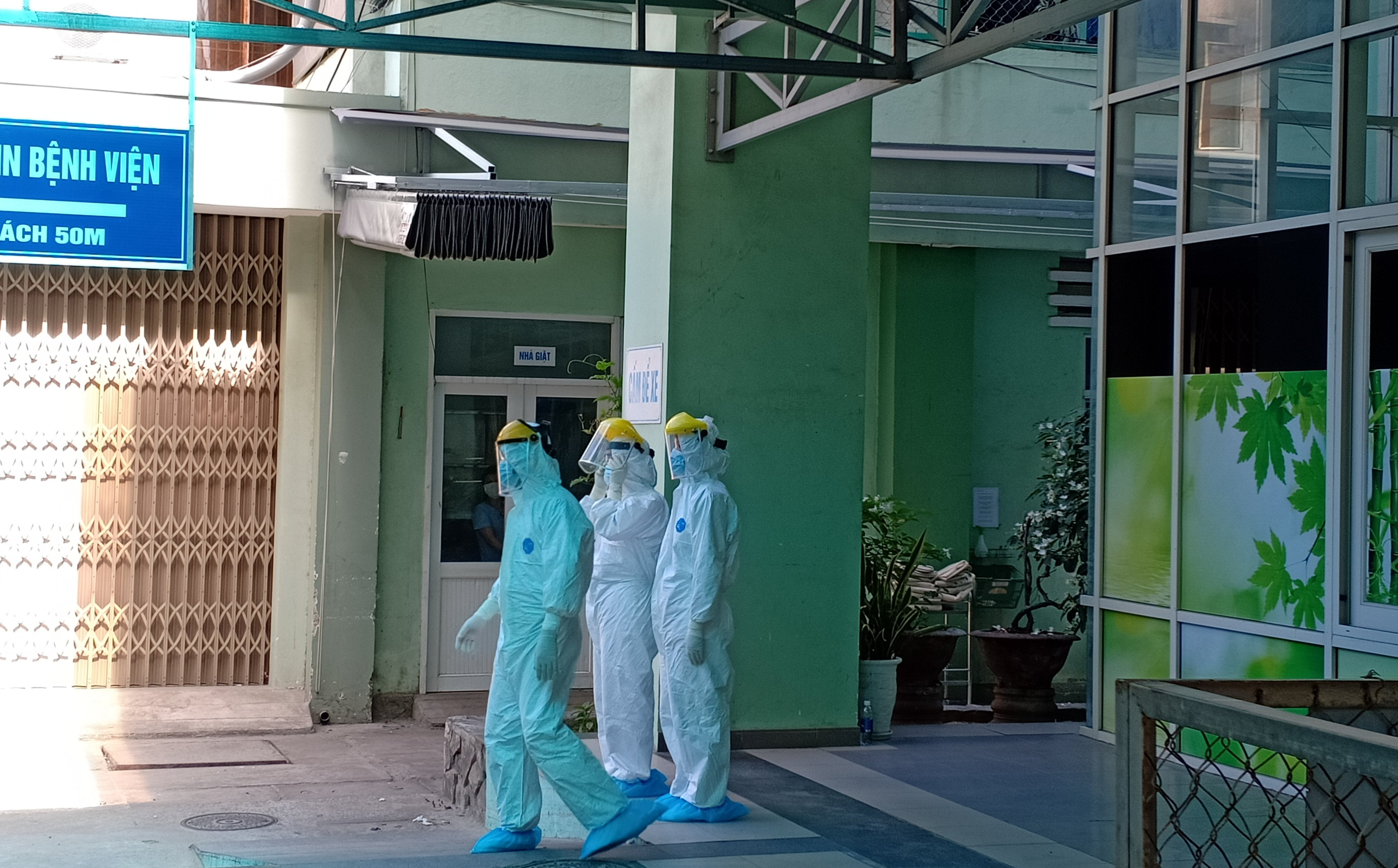 Bệnh nhân nghi nhiễm Covid-19 tại Đà Nẵng đang phải thở máy, tình trạng sức khỏe suy yếu, diễn tiến nặng