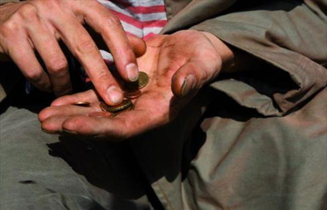 Bị chê vì làm ngơ người ăn xin nghèo, người đàn ông nói 1 câu và cho đi 300 USD, việc xảy ra nửa tháng sau khiến hàng xóm ngã ngửa - Ảnh 4.