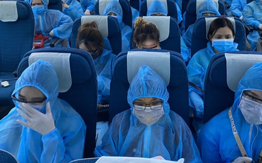 Chuyến bay đưa 129 bệnh nhân Covid-19 từ Guinea Xích Đạo đã về tới Nội Bài