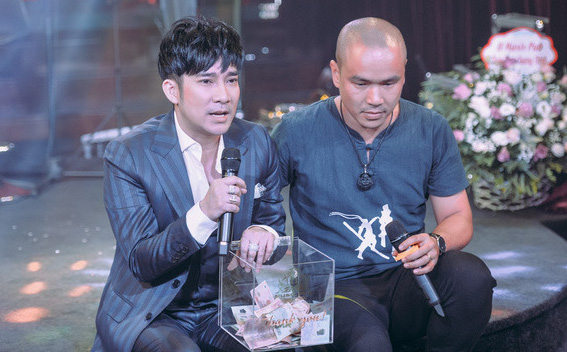 Quang Hà: &quot;Em hát để xin tiền đấy ạ! Các anh chị có tiền không, cho em đi&quot;