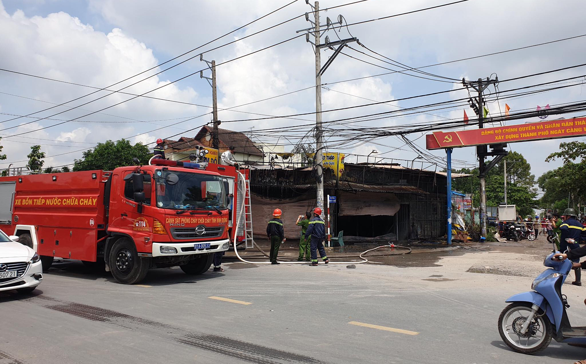 Thông tin mới nhất về vụ cháy ở tiệm cầm đồ: Cả 3 người bị mắc kẹt bên trong đều đã tử vong