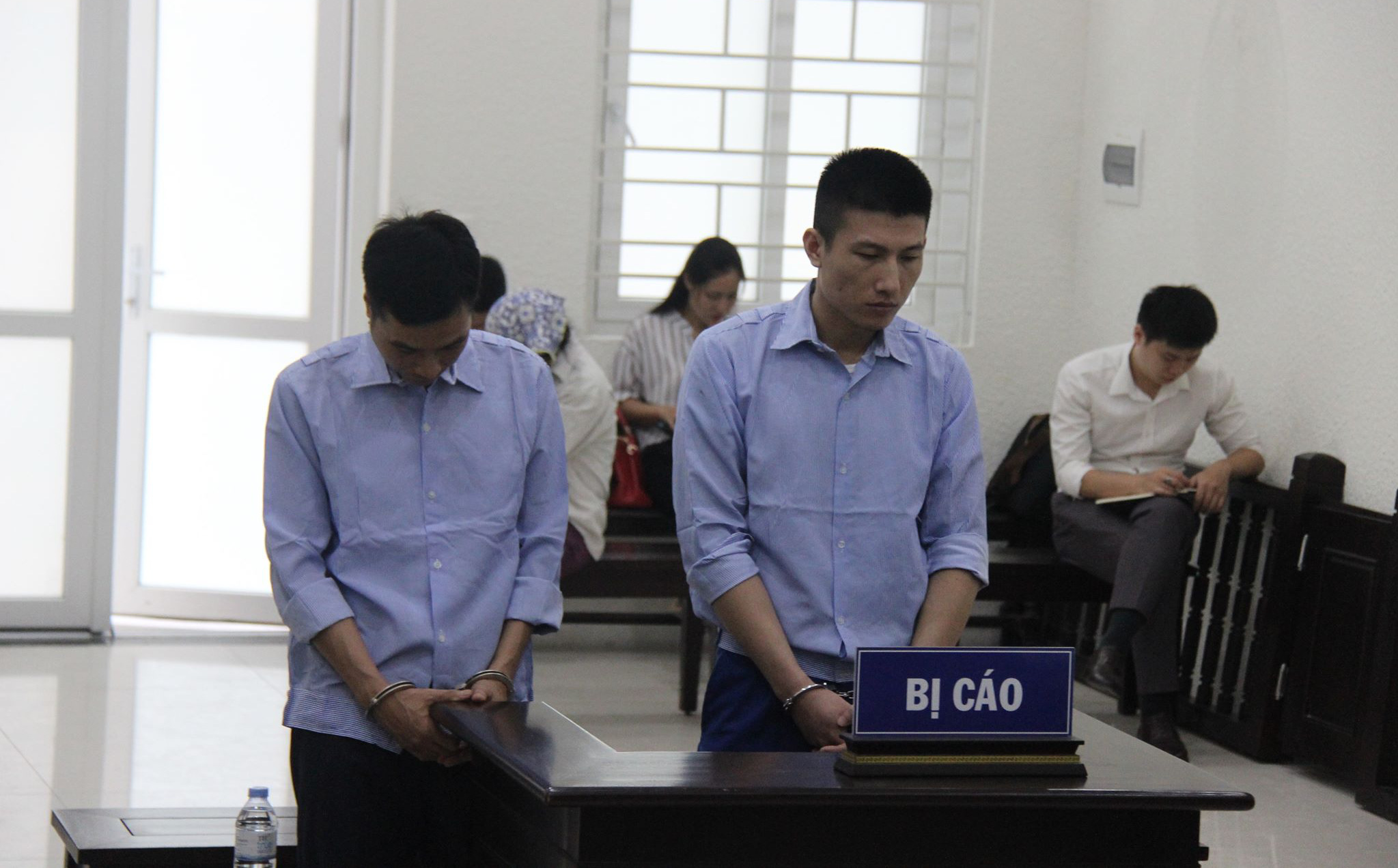 Vòi tiền để thả người tàng trữ ma túy về nhà, hai cựu công an huyện Thanh Trì lĩnh án