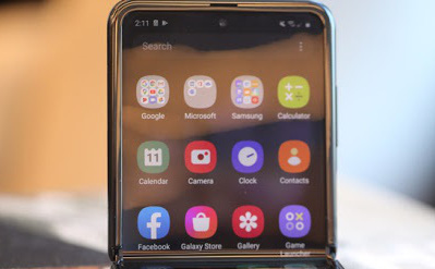 Điện thoại phá cách của Samsung: Tiền giảm giá cũng thừa mua được iPhone X