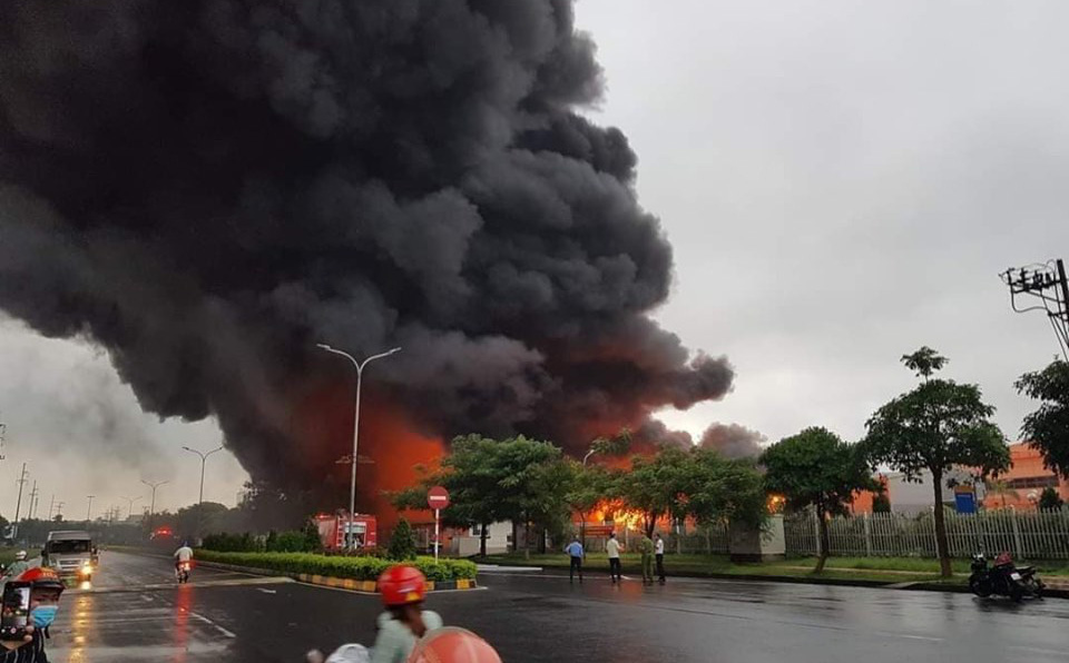 Đang cháy lớn tại khu Công nghiệp Yên Phong, Bắc Ninh
