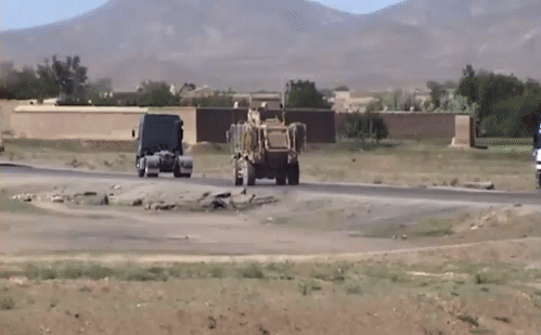 &quot;Ngậm đắng nuốt cay&quot; rút bỏ căn cứ chiến lược ở Iraq, đoàn xe Mỹ tiếp tục bị phục kích!