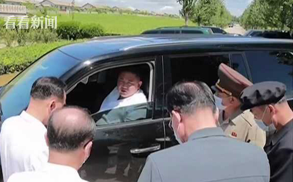 Hình ảnh ông Kim Jong-un lái xe SUV lần đầu được công bố: Ngồi ghế lái ra chỉ thị