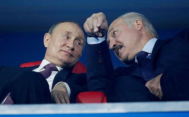 Hai cú bẻ lái điệu nghệ của TT Belarus Lukashenko: Quá bất ngờ, phương Tây choáng váng!