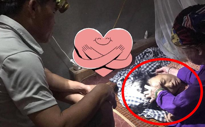 Bức ảnh người đàn ông soi đèn cạnh giường ngủ cho vợ, tiết lộ của cô con gái khiến tất cả xúc động