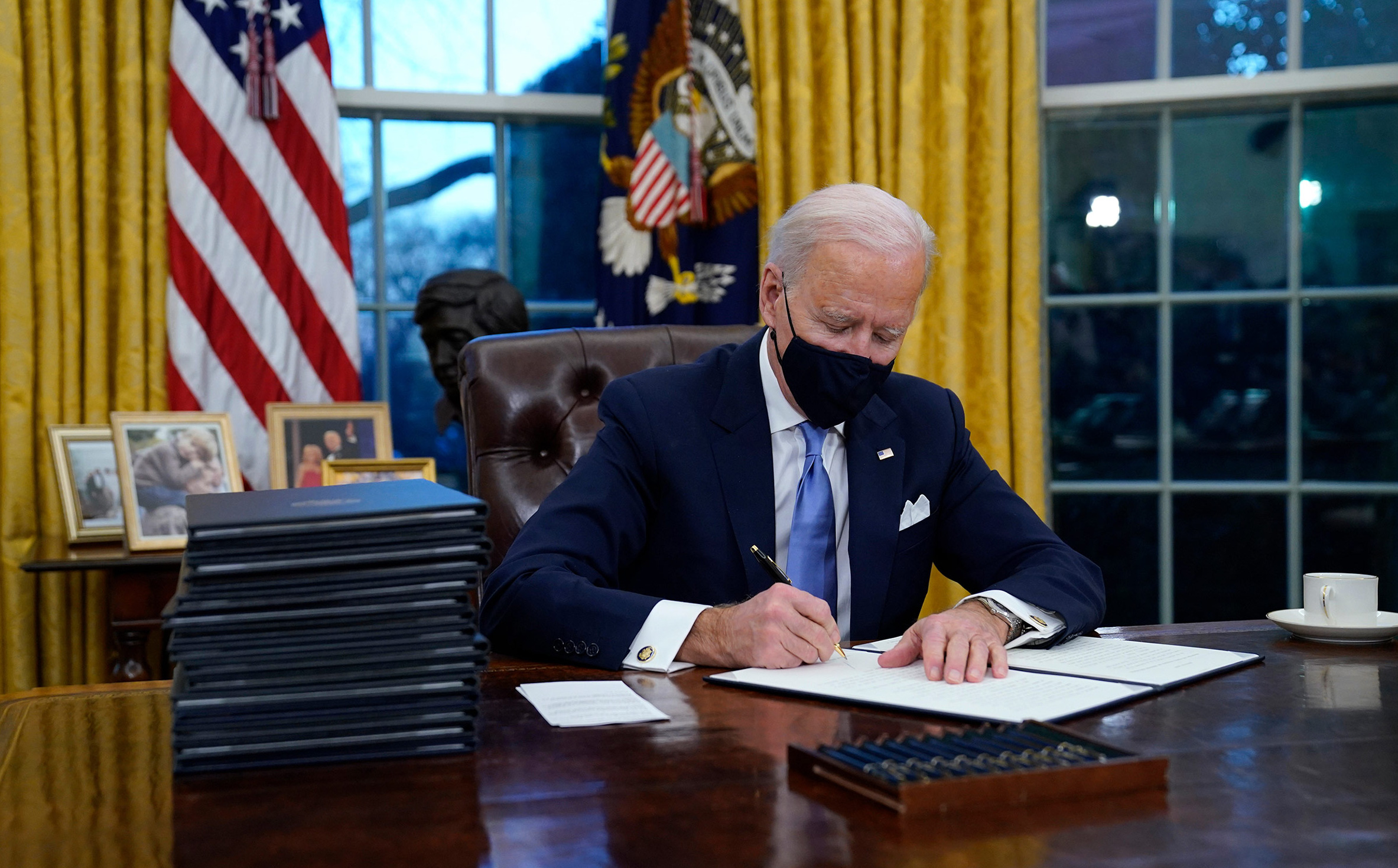 Ông Biden ký 15 lệnh hành pháp, đưa Mỹ trở lại Hiệp định Paris và WHO, hủy bỏ nhiều chính sách của ông Trump