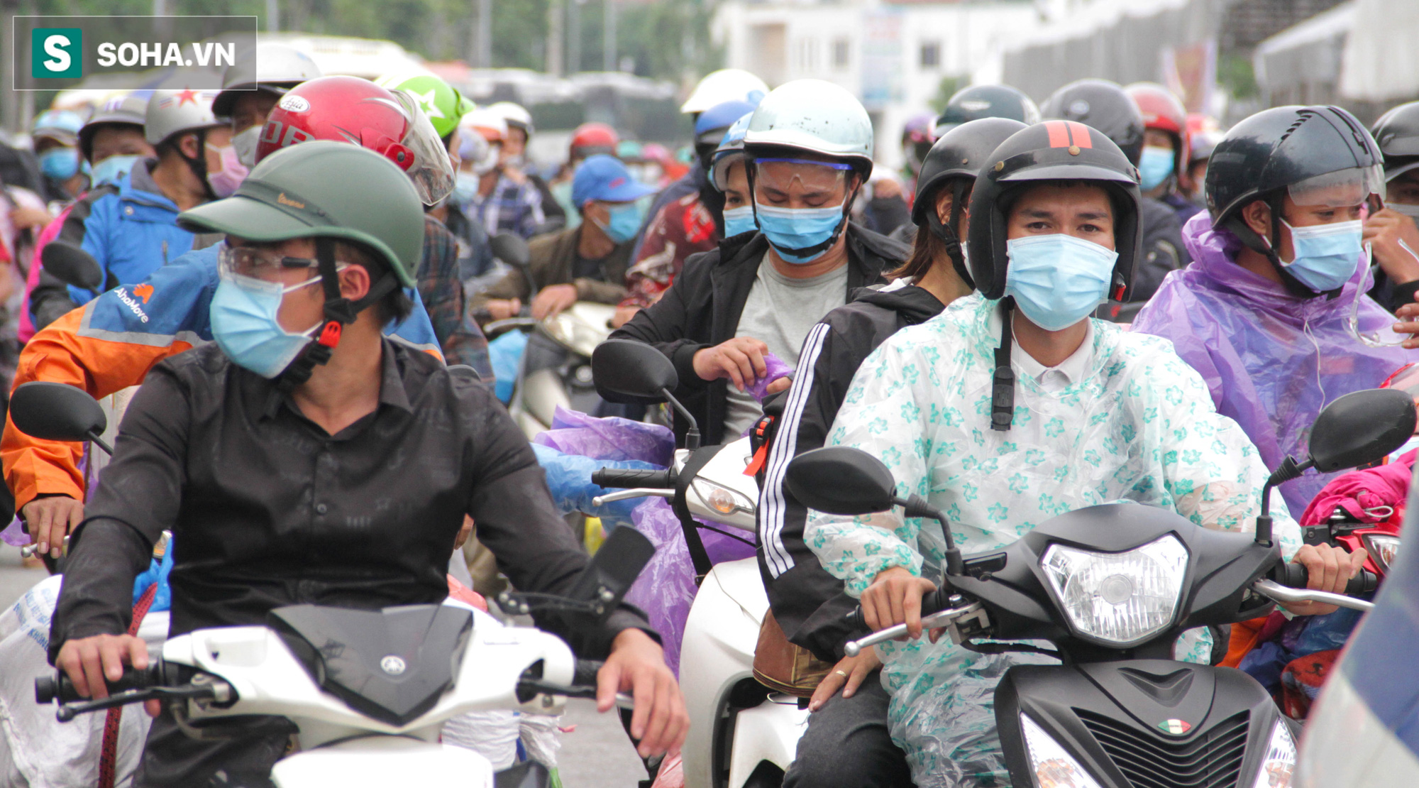 Từng phích nước, móc quần áo, bơm xe... đã cũ mèm được đùm theo hành trình 1.000km về quê: Giờ 1 nghìn đồng cũng quý - Ảnh 11.