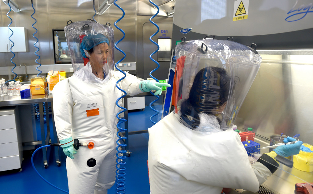 Tình báo Mỹ nói COVID-19 có thể xuất phát từ phòng thí nghiệm, TQ lập tức phản bác