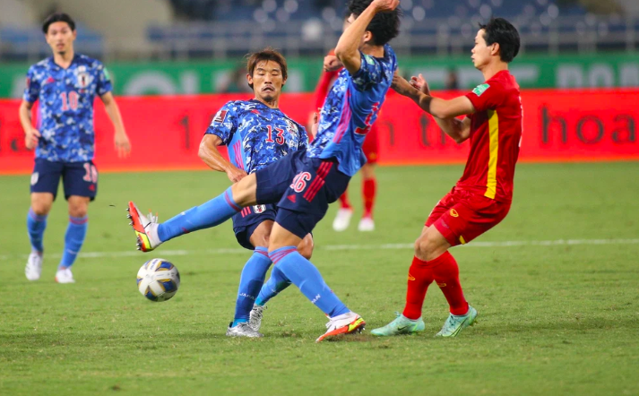 Việt Nam thua Nhật Bản 0-1, cổ động viên lại để ý đến "thần VAR" hiển linh!