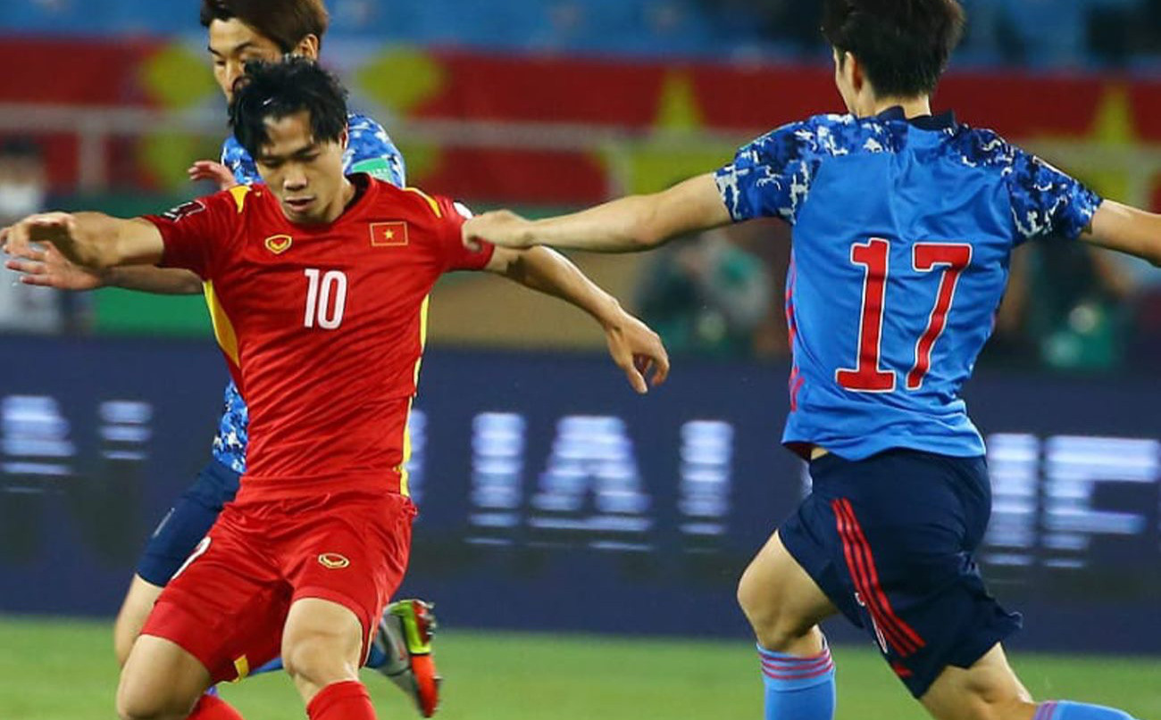 CĐV Nhật Bản thất vọng tột độ với đội nhà, khen Việt Nam "chơi thứ bóng đá hấp dẫn hơn"