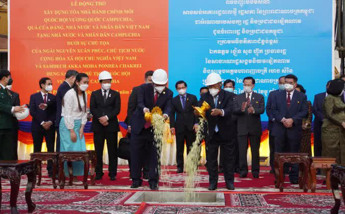 WHO trả lời vì sao kit xét nghiệm của Việt Á không được chấp thuận; Thủ tướng Hun Sen báo tin vui