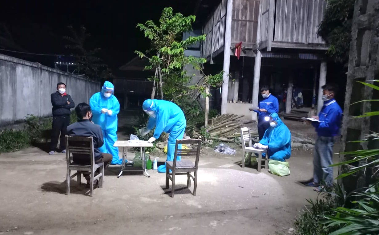 4 người ở Nghệ An đi chung chuyến bay với người nhiễm chủng Omicron đầu tiên tại Việt Nam