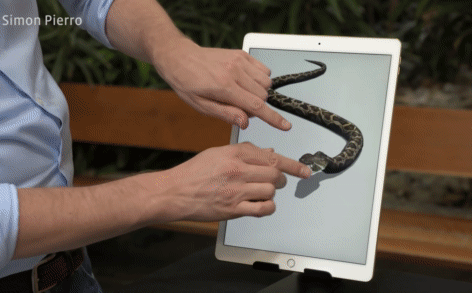 Giải mã màn ảo thuật: Con rắn chui đầu ra từ chiếc iPad khiến khán giả giật mình 'khóc thét'