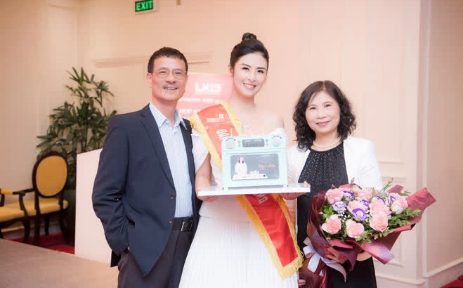Hoa hậu Ngọc Hân đón tuổi 32 tại sự kiện