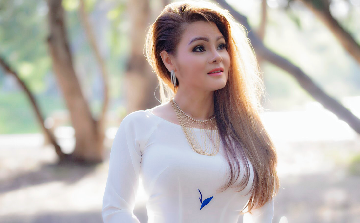 Hoa hậu Thanh Mai làm mẹ nuôi con gái Đức Tiến - Bình Phương