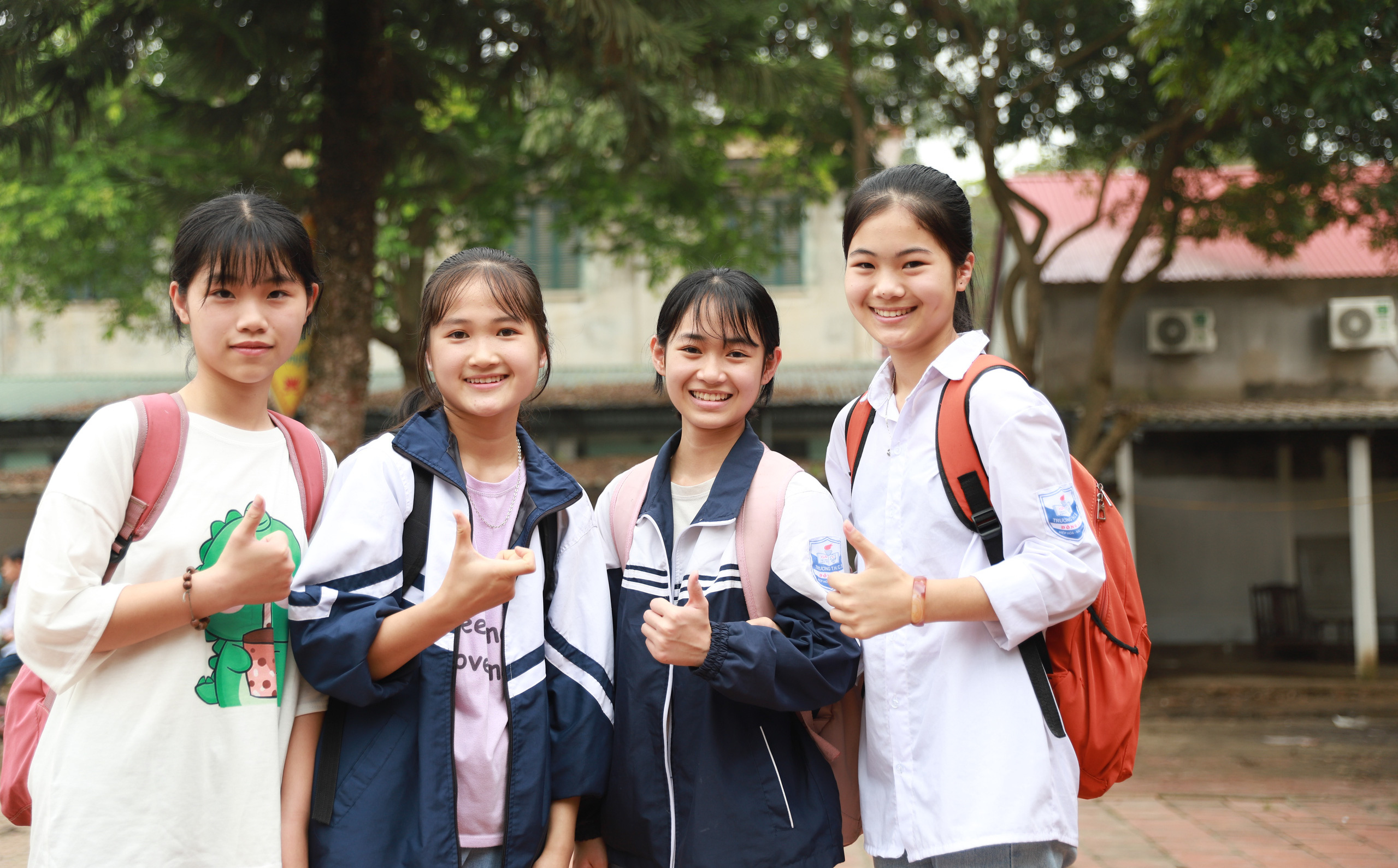 Trao tặng món quà sang trọng cho 1006 học trò ở Đông Lỗ