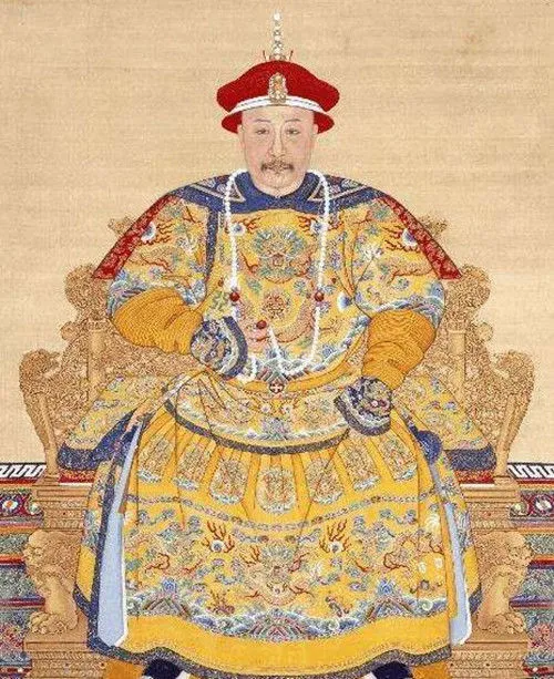 Vết tích để lại trên tranh chân dung của 12 Hoàng đế nhà Thanh, chỉ nhìn vào cũng thấy được dấu hiệu từ hưng thịnh đến suy tàn của 1 triều đại - Ảnh 10.
