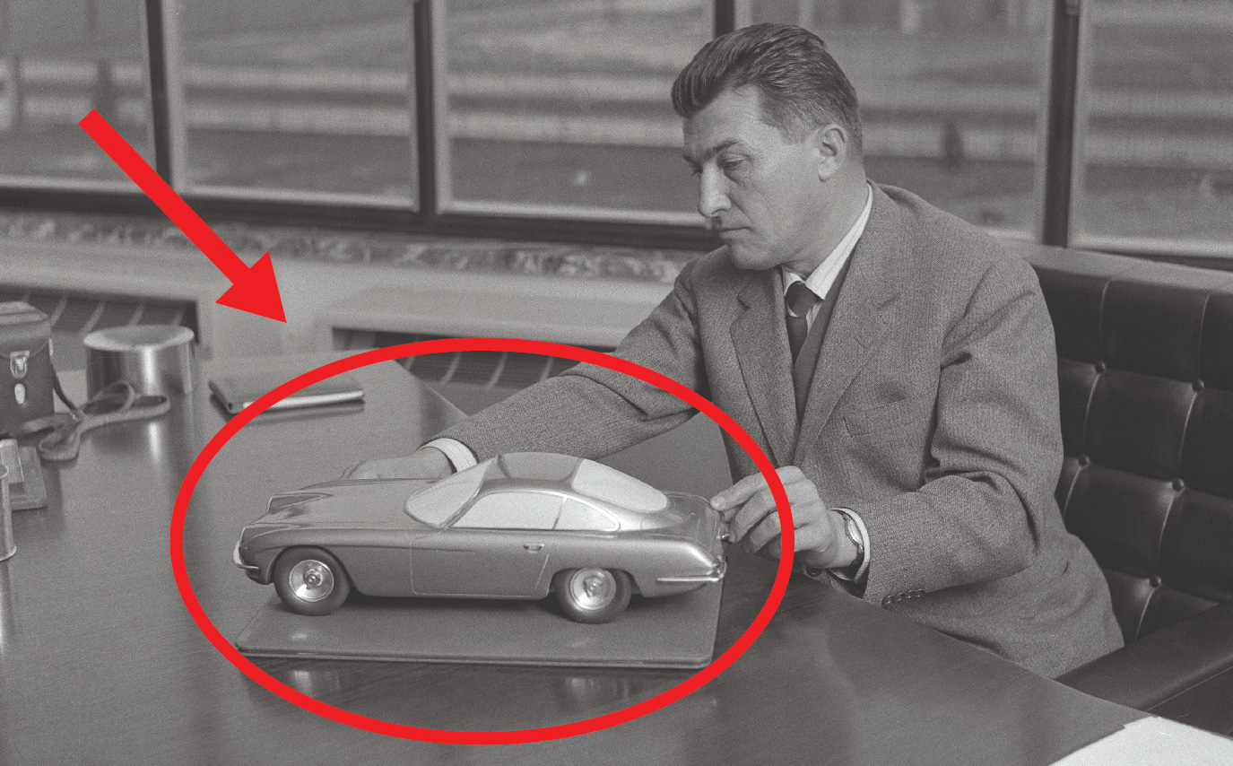 Ferrari 'đổ dầu vào vạc lửa' Lamborghini: &quot;Ông là một tên lái máy kéo, đừng cằn nhằn về xe của tôi!&quot;