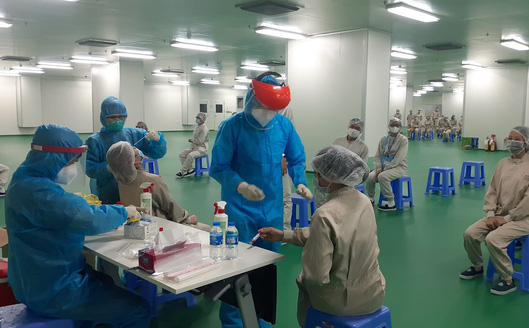 Bệnh nhân mắc Covid-19 ở Bắc Ninh tử vong; Tại sao các nhân viên bệnh viện đã tiêm vắc xin vẫn mắc bệnh?