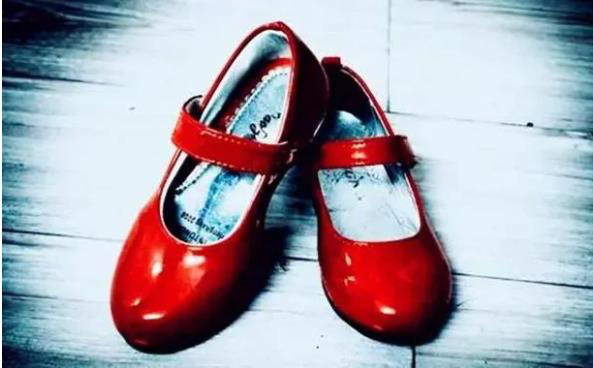 Sự cố “đôi giày đỏ” châu Âu: 400 người không ngừng nhảy và chết đi vì kiệt sức, nguyên nhân do đâu?