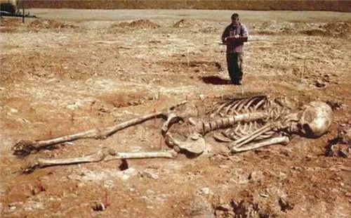 Thực hư bộ hài cốt dài 3 mét trong mộ cổ 5.000 năm tuổi: Người khổng lồ ở Trung Quốc là có thật?
