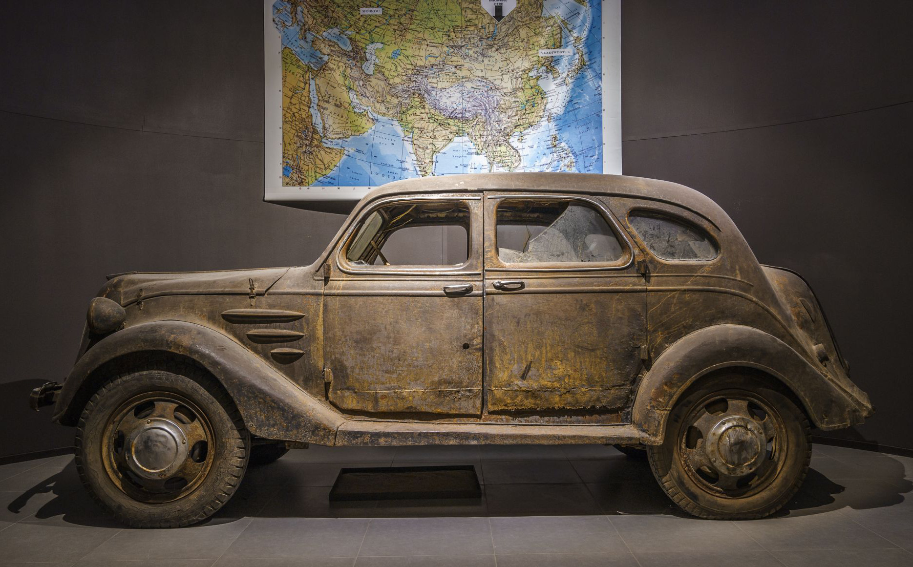 Xót xa mẫu xe đầu tiên của Toyota từ trước thế chiến 2: Còn đúng 1 chiếc trên thế giới - tìm thấy như đống đồng nát ở nơi không ngờ