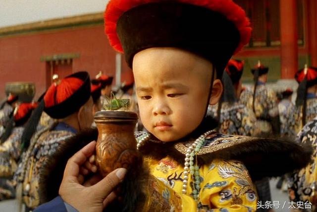 Ông lão tự xưng là con nuôi thái giám nhà Thanh, mang cây bút đi kiểm định: 4 chữ trên bút khiến chuyên gia ngỡ ngàng! - Ảnh 5.