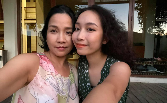 Diva Mỹ Linh bất ngờ khi con gái không muốn "dạy con giống mẹ"