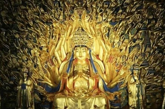 Sửa tượng Phật Quan Âm nghìn tay 800 năm tuổi, đoàn công tác kinh ngạc phát hiện không gian bí mật bên trong - Ảnh 2.
