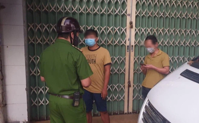 Hai thanh niên đi bộ vài trăm mét khi Đà Nẵng đang &quot;giãn cách đặc biệt&quot;, bị đề xuất phạt 15 triệu đồng