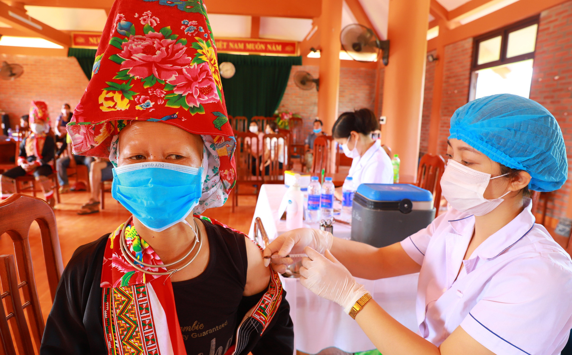 Huyện có tỷ lệ tiêm vắc xin COVID-19 cao nhất Việt Nam, đã tiêm Sinopharm cho 80% người trên 18 tuổi: Chúng tôi chỉ nói “3 thật”!