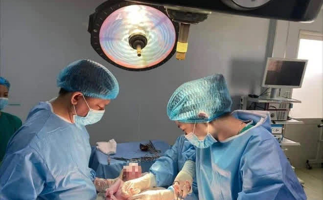 Tác giả các tấm ảnh trong câu chuyện &quot;bác sĩ Khoa&quot;: Mẹ và bé đều khỏe chứ không hề có chuyện mắc Covid-19