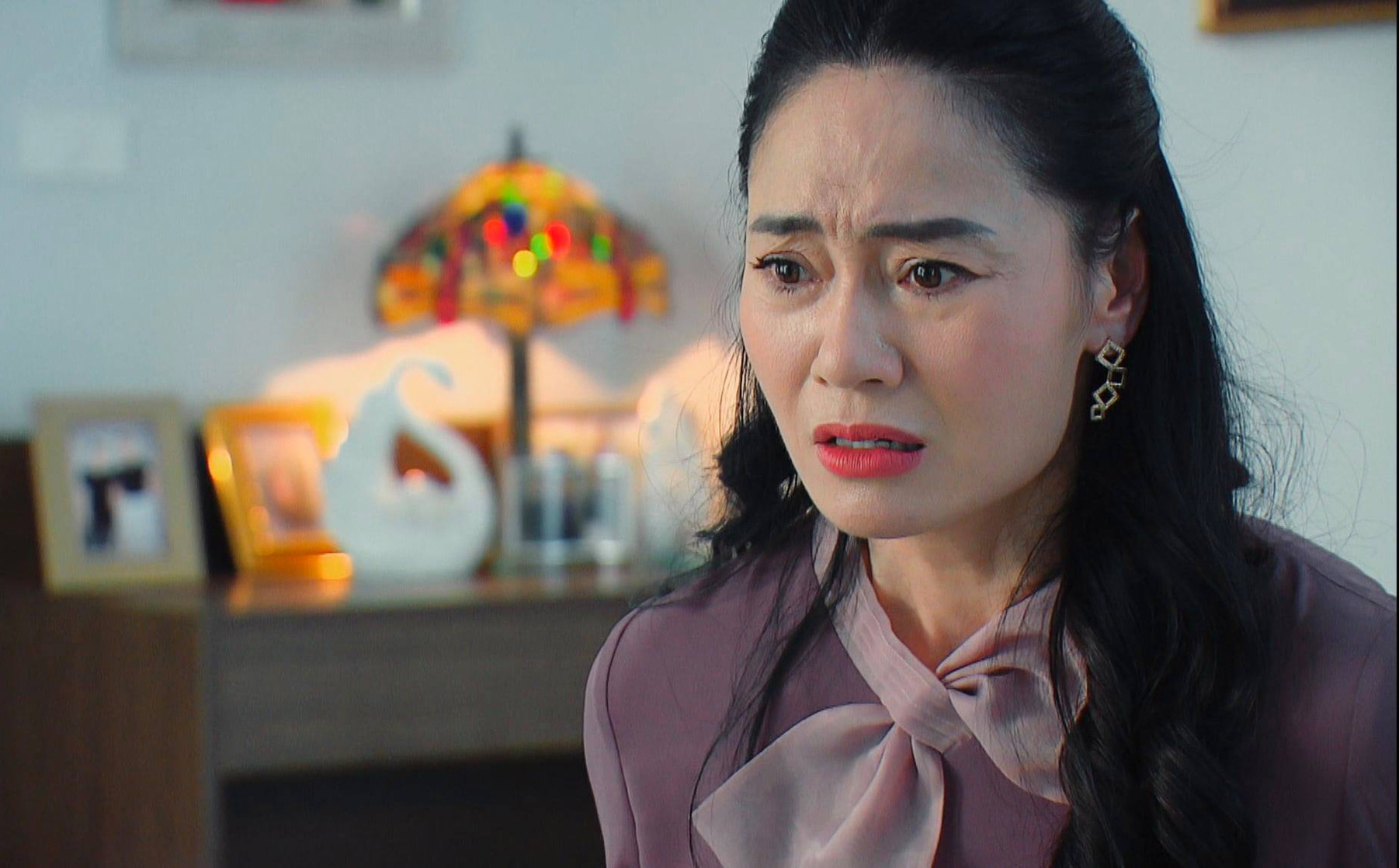 "Hương vị tình thân" tập 32 phần 2: Bà Xuân bất ngờ bị tố lừa đảo từ thiện, yêu cầu sao kê